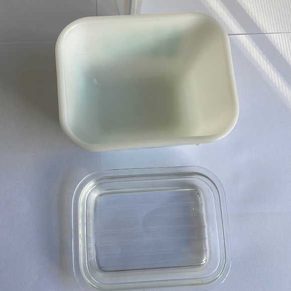 Vintage Pyrex Amish butterprint refrigerator dish 501 1 1/2cu… - Picture 4 of 16